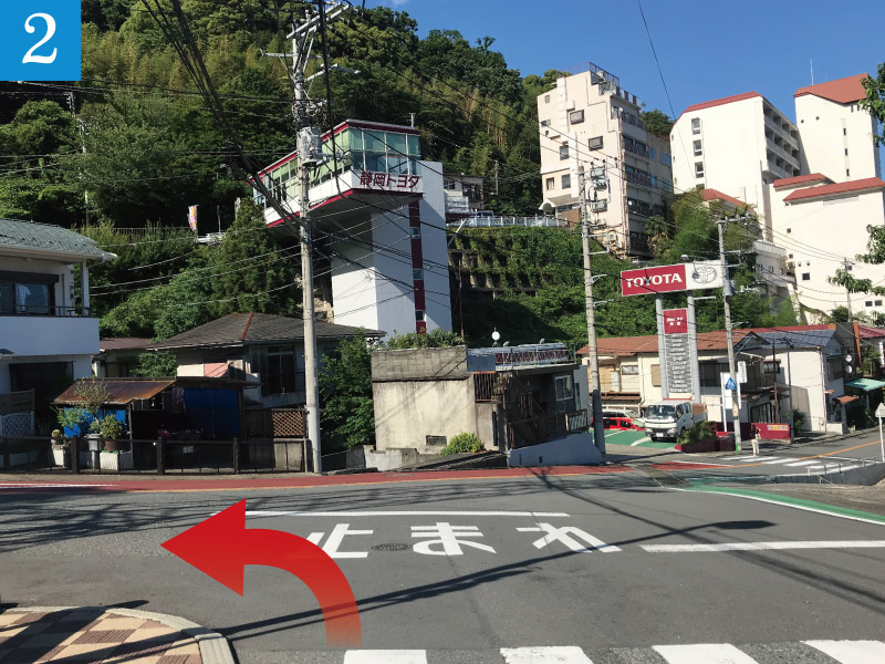 ルート２：右折して、箱根峠方面へ進んでください。